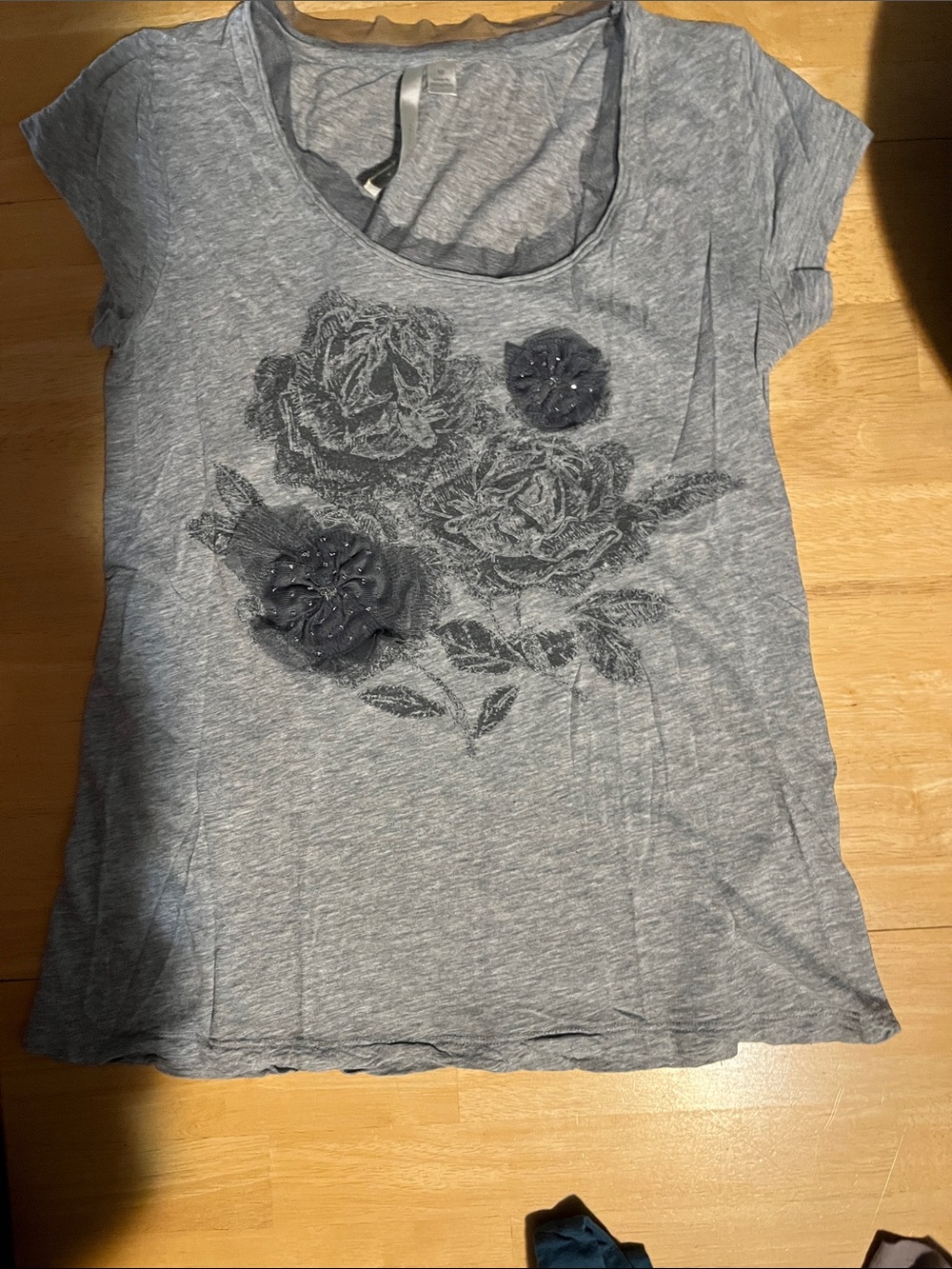 LC Lauren Conrad Gray Floral Appliqué Short Sleeve Tee Womens Medium Pima Cotton
